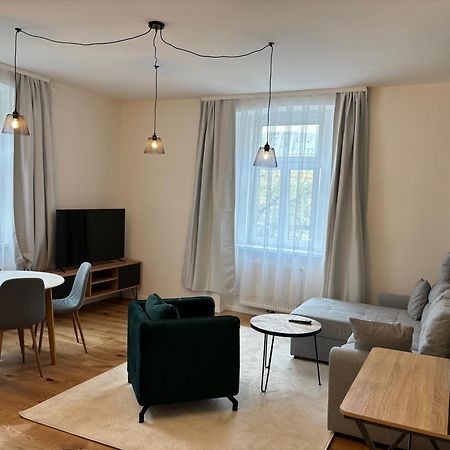 Altbauwohnung Mit Charme - Selbst Check In - Queensize Bett Wina Bagian luar foto