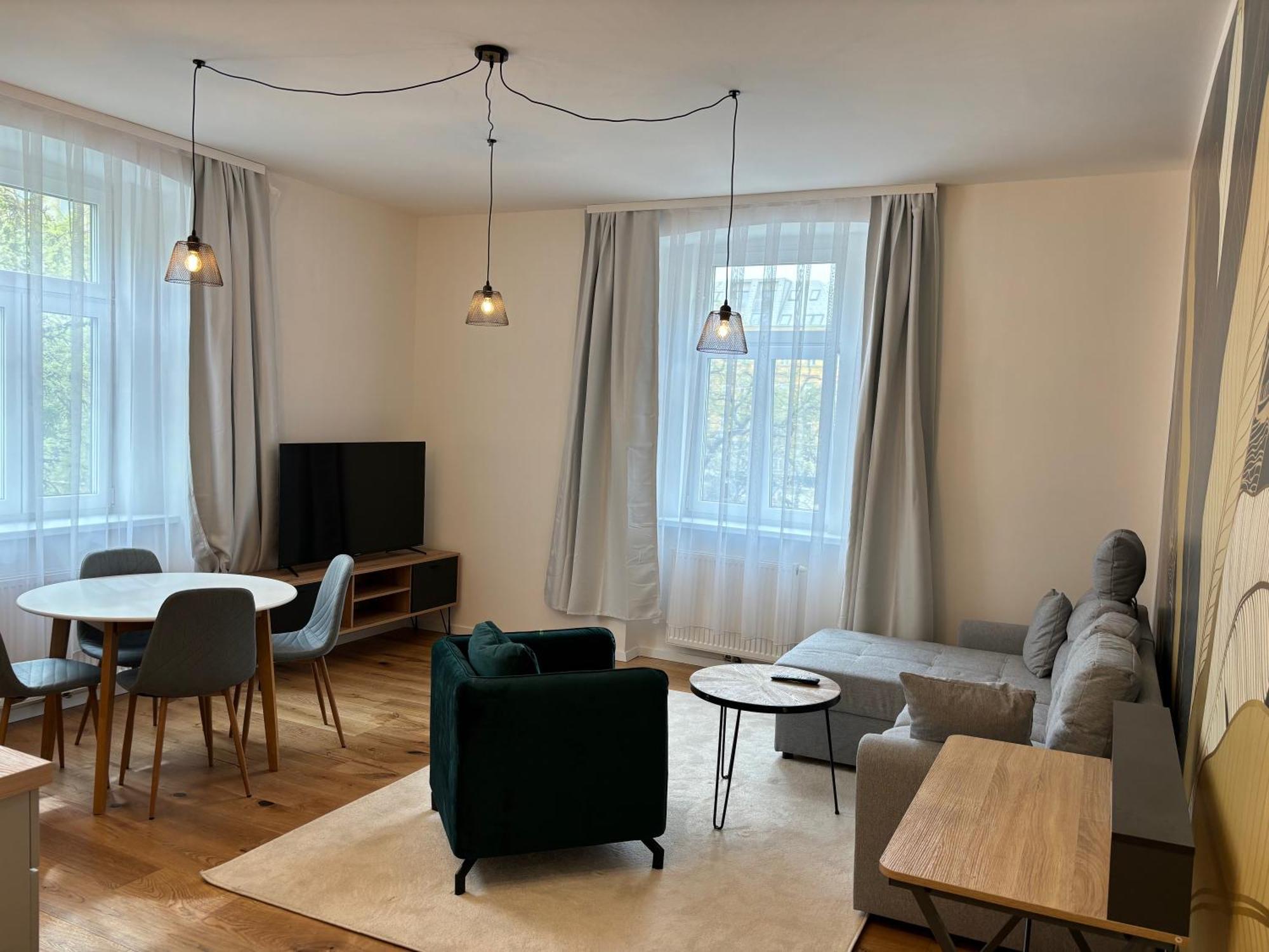 Altbauwohnung Mit Charme - Selbst Check In - Queensize Bett Wina Bagian luar foto