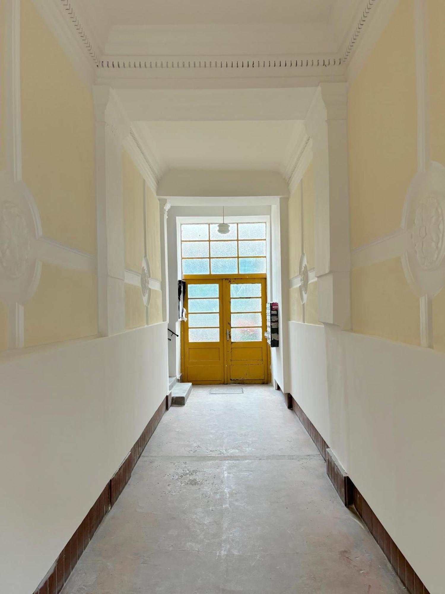 Altbauwohnung Mit Charme - Selbst Check In - Queensize Bett Wina Bagian luar foto
