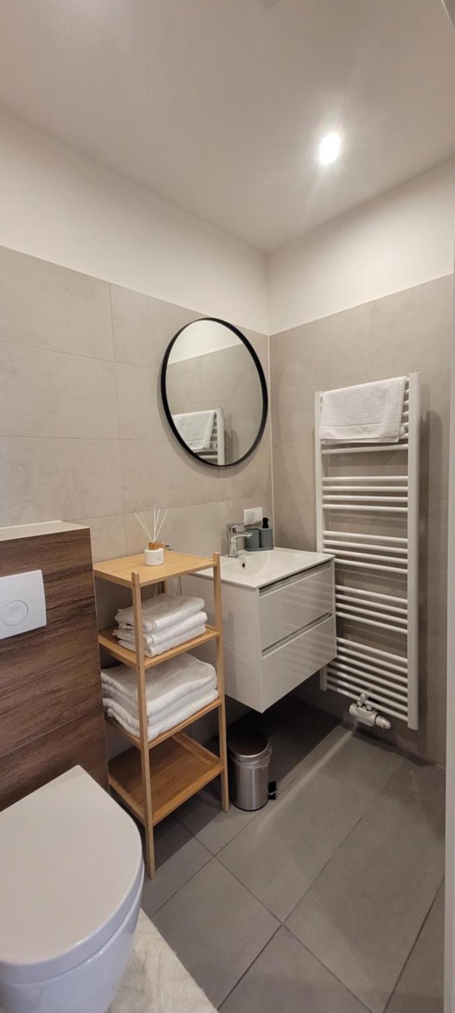 Altbauwohnung Mit Charme - Selbst Check In - Queensize Bett Wina Bagian luar foto